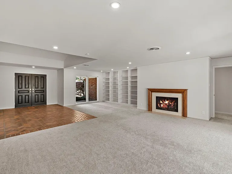 365 Piney Point Rd — Photo 6