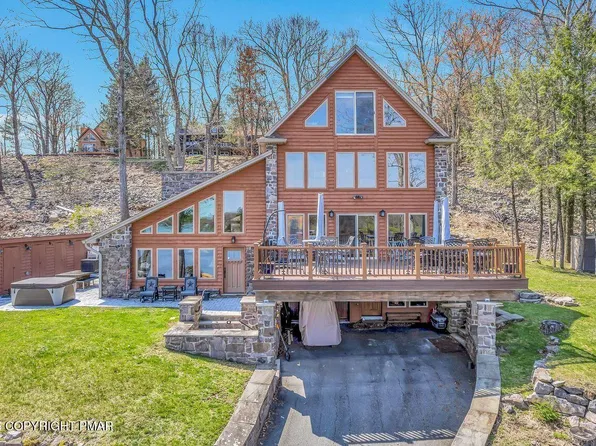 71 Lake Dr, Lake Harmony, PA 18624