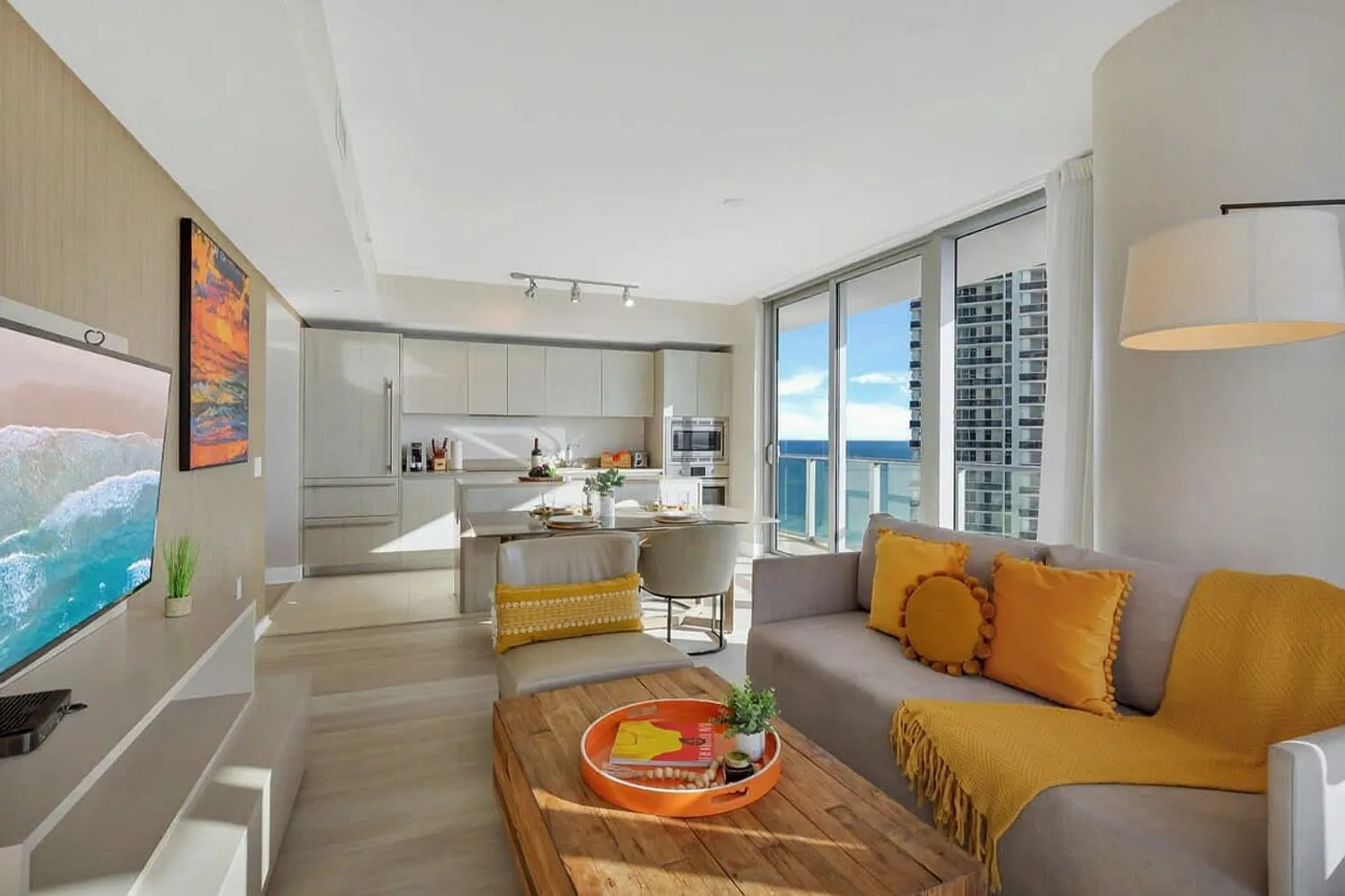2 bed, 2.0 bath, 1097 sqft, $7,711 — Photo 3