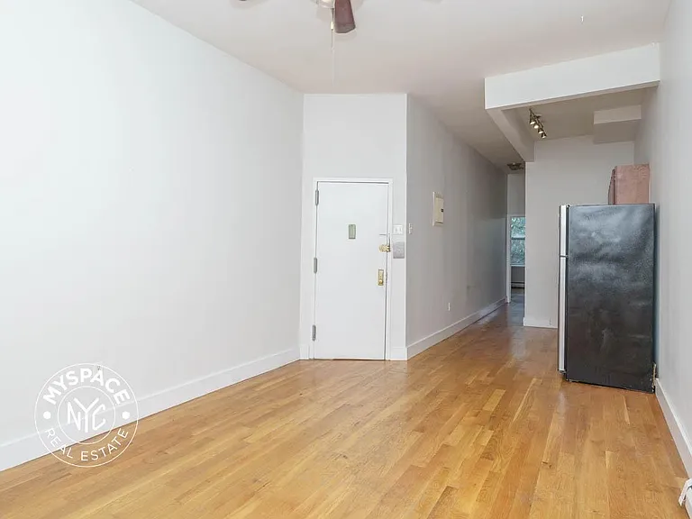 828 Halsey St #2B — Photo 3