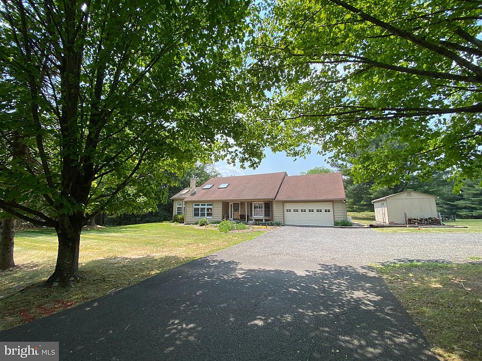 22 Breezy Dr, Erwinna, PA 18920