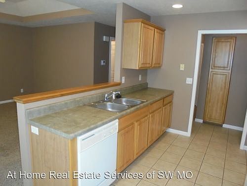 5th image of 304B Excalibur Ct