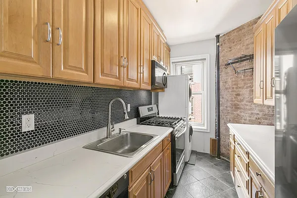 Sold by Citi Habitats | media 8