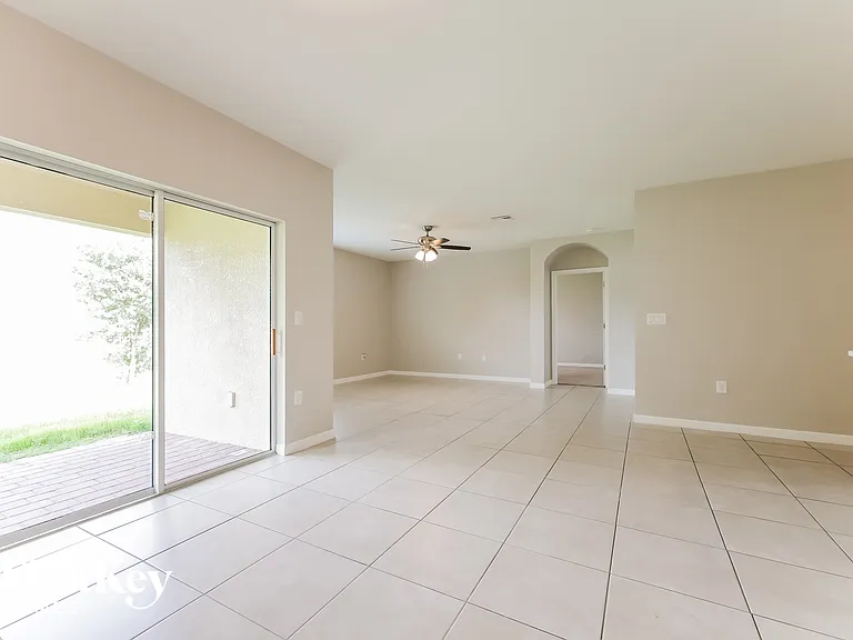 18533 Miami Blvd — Photo 5