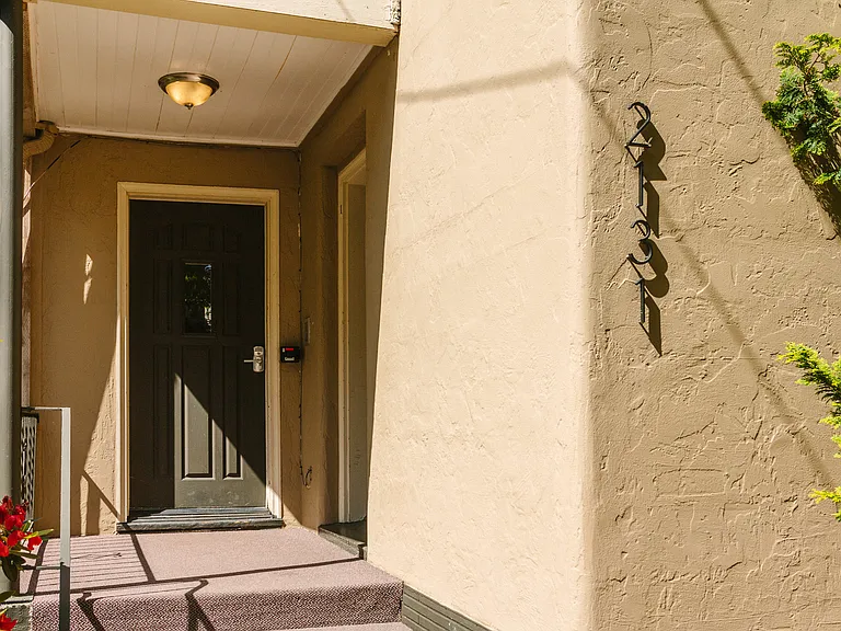 2131 NW Davis St — Photo 3