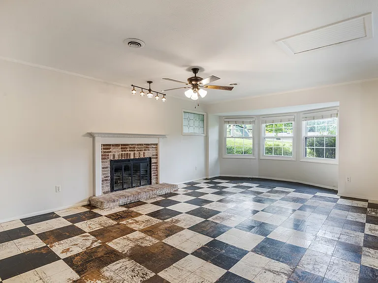 1125 Timbergrove Dr — Photo 4