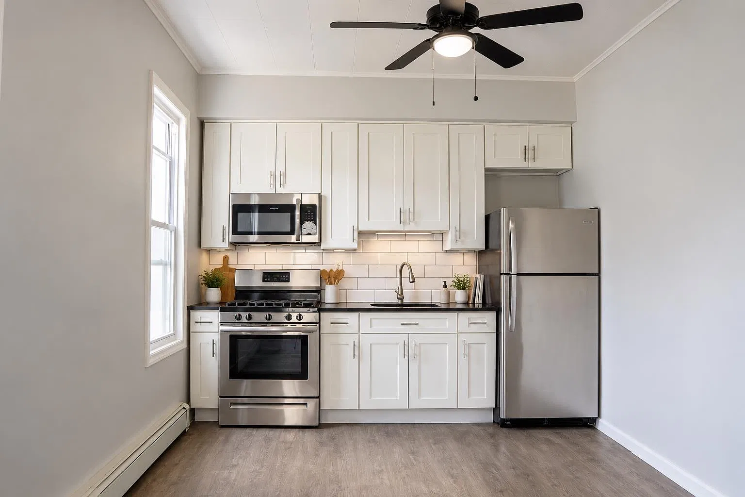 3 bed, 1.0 bath, 2000 sqft, $2,500 — Photo 1