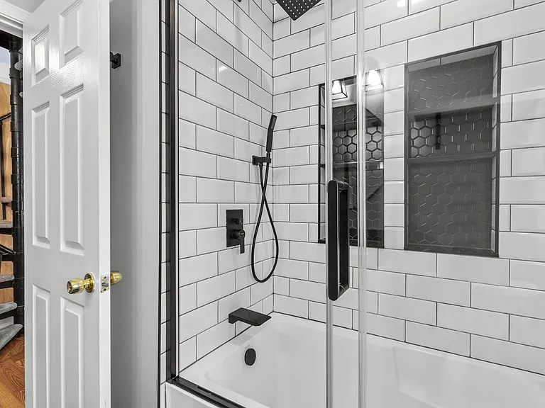 2215 Rowland Ave — Photo 17