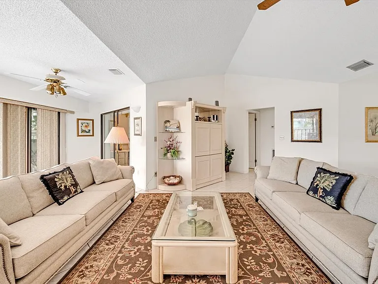 1127 E Seminole Ave #12C — Photo 22