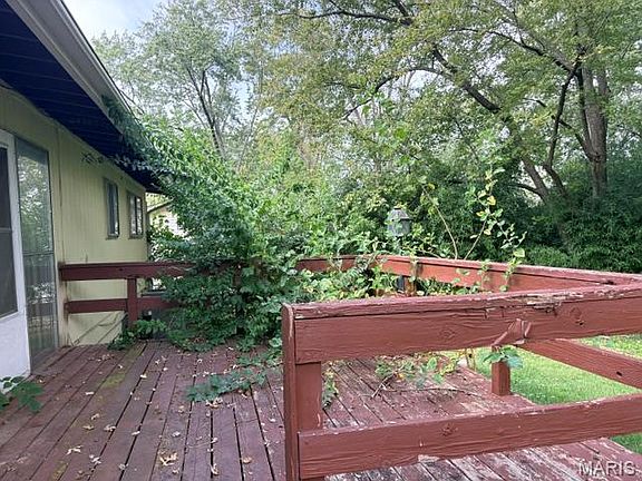 5th image of 1105 Derhake Rd