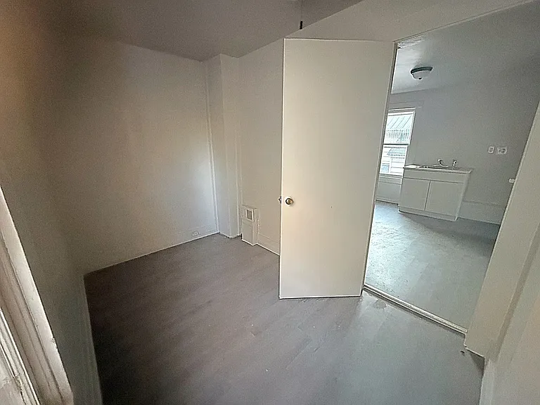 638 Carbon St — Photo 5