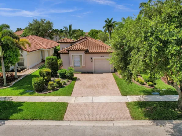 19240 NW 14th Street, Pembroke Pines, FL 33029