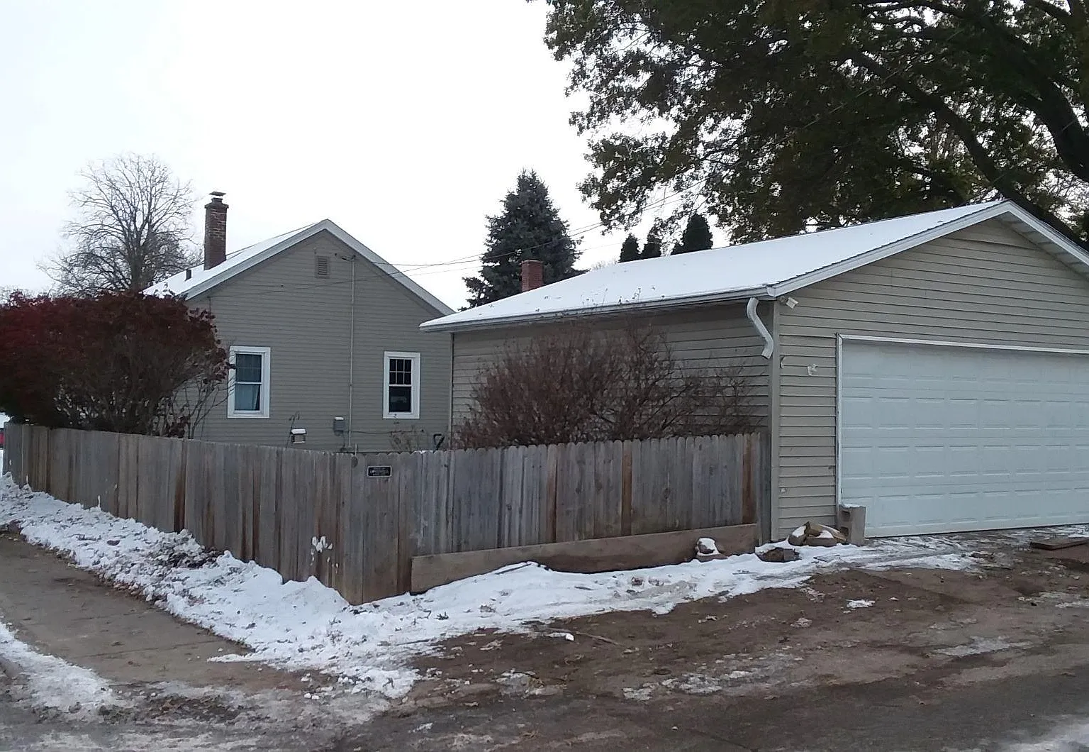 2 bed, 1054 sqft, $1,225 — Photo 2