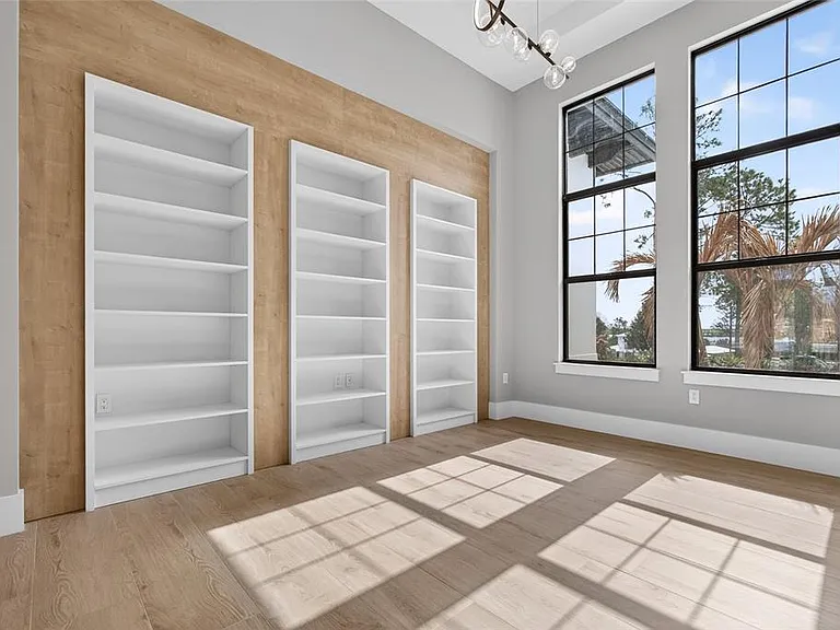 16130 Pendio Dr — Photo 31