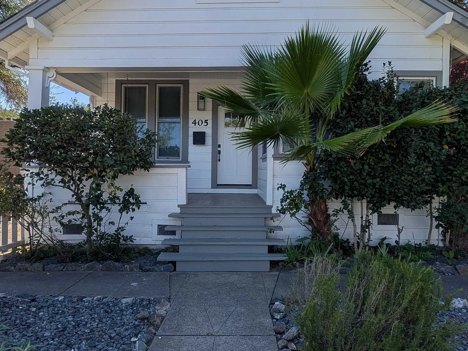 3 bed, 2.0 bath, 2150 sqft, $3,500 — Photo 2