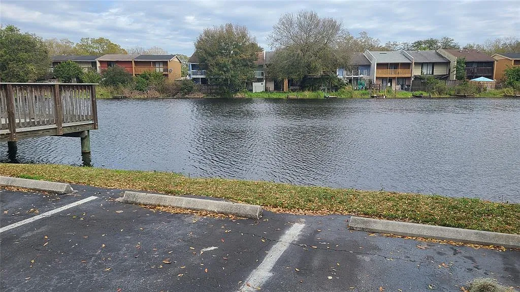 2 bed, 1.5 bath, 864 sqft, $1,600 — Photo 2