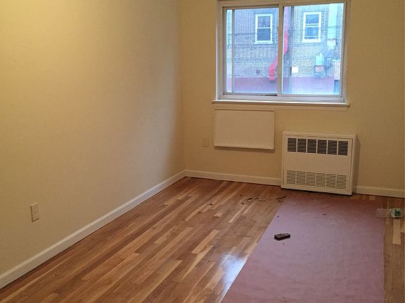 3rd image of 16406 85th Ave