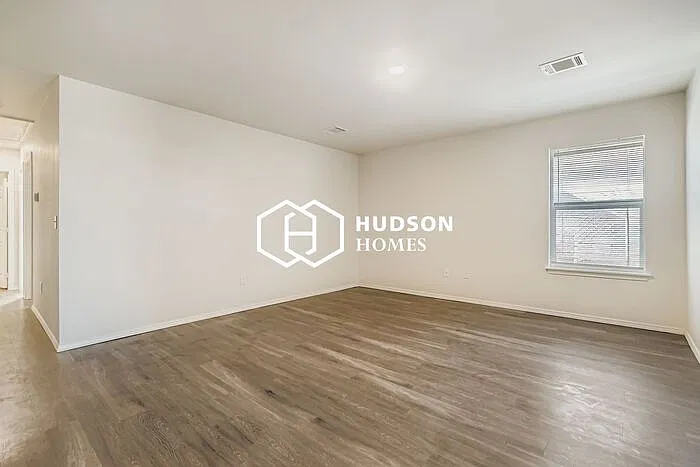 3 bed, 2.0 bath, 980 sqft, $1,049 — Photo 4