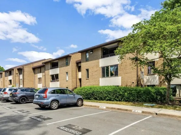 527 Florida Ave APT T2, Herndon, VA 20170