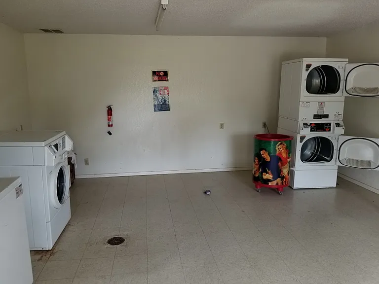 400 E Mesquite — Photo 7
