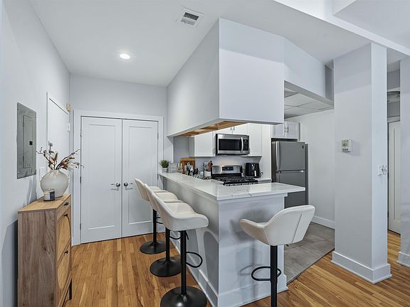 5th image of 187 Wayne St APT 113C