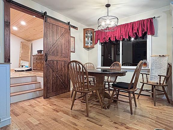 3rd image of 221 Wharff Rd