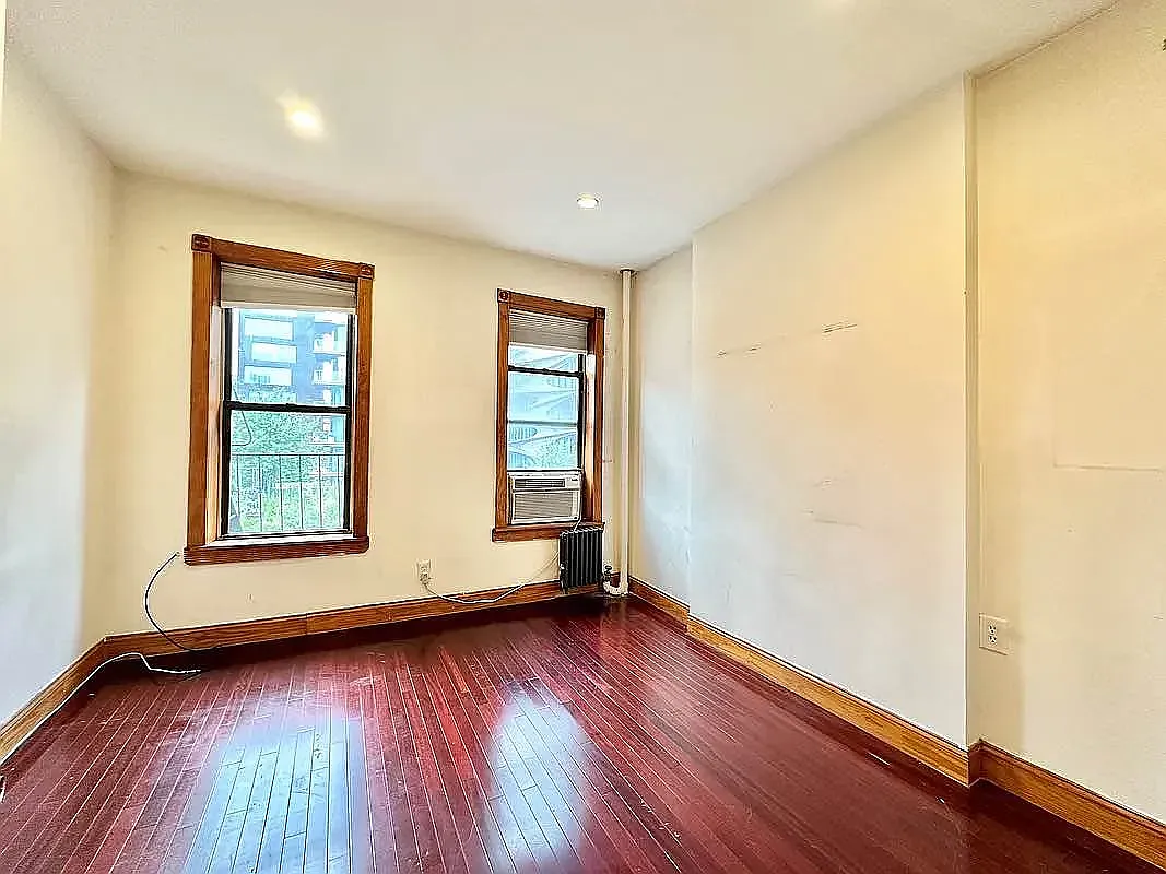 301 10th Avenue — Photo 3