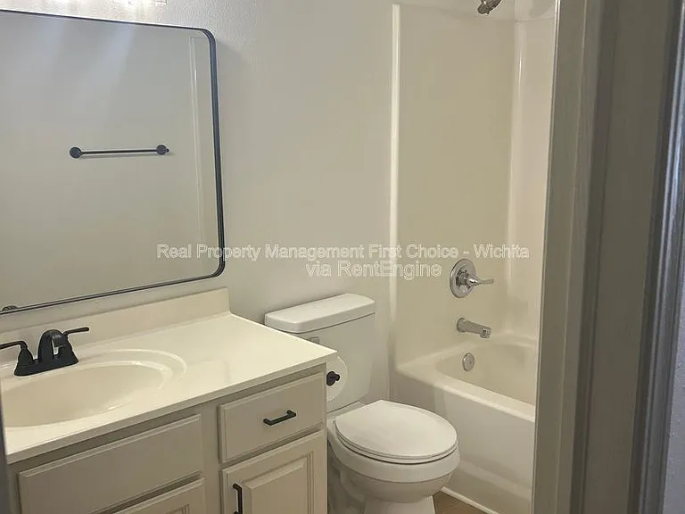1823 S Shiloh St — Photo 15