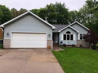 1706 Hidden Hollow Ln NW, Cedar Rapids, IA 52405
