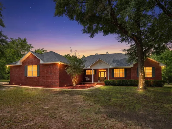5870 Oakcrest Dr, Crestview, FL 32539