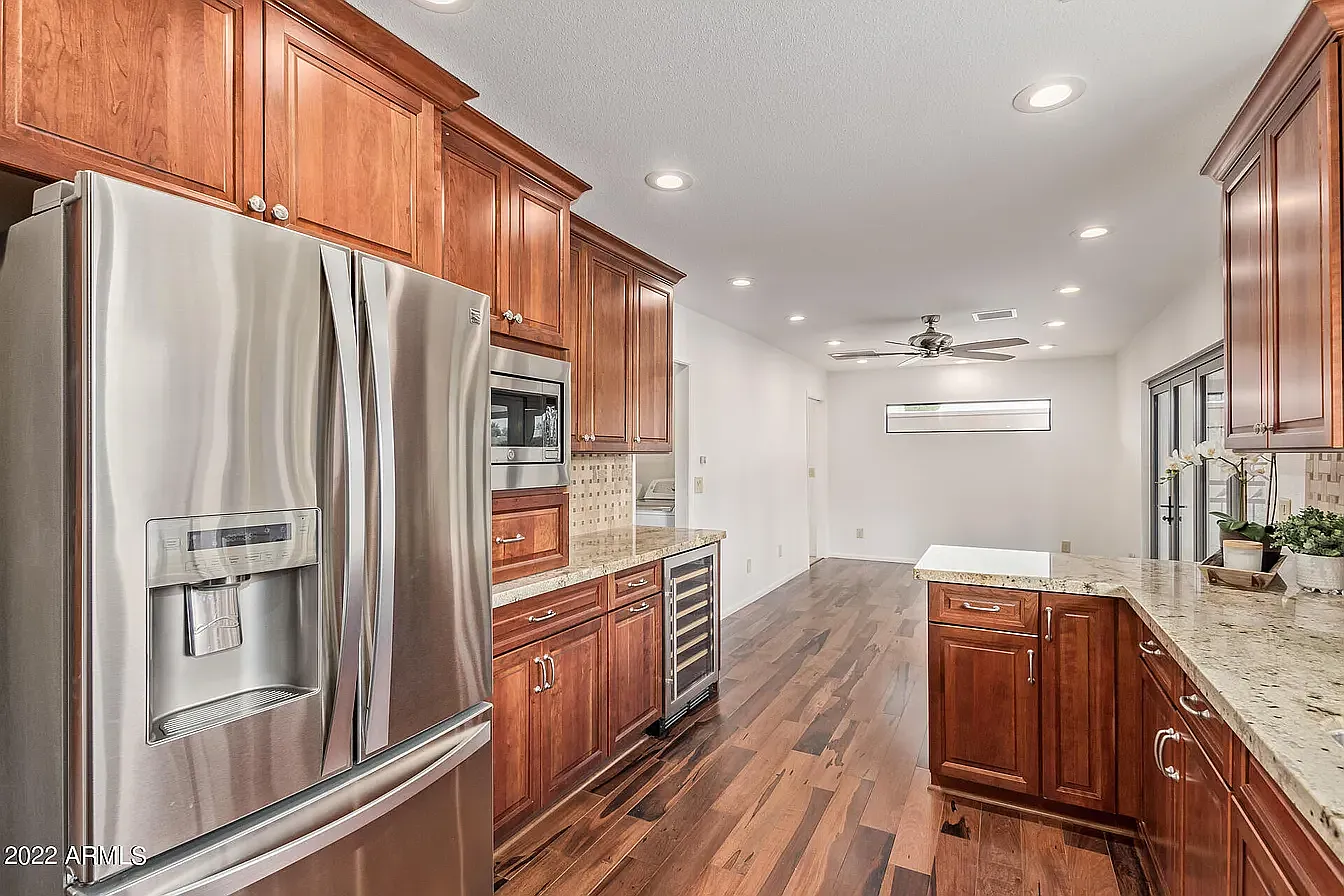 3 bed, 2.5 bath, 2192 sqft, $3,602 — Photo 3