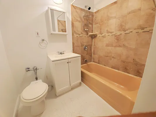 Rented by Skyline Group Real Estate | media 18