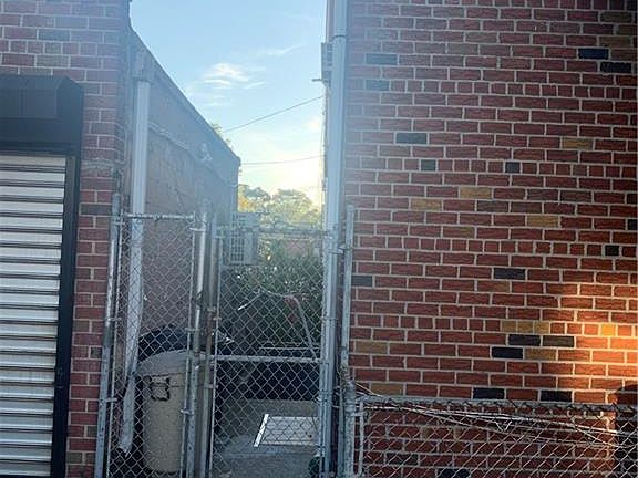 4th image of 5624 Avenue H