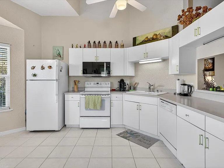 1810 Waterford Dr #6 — Photo 8