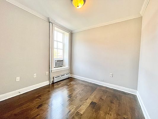 4th image of 271 W 10th St #4