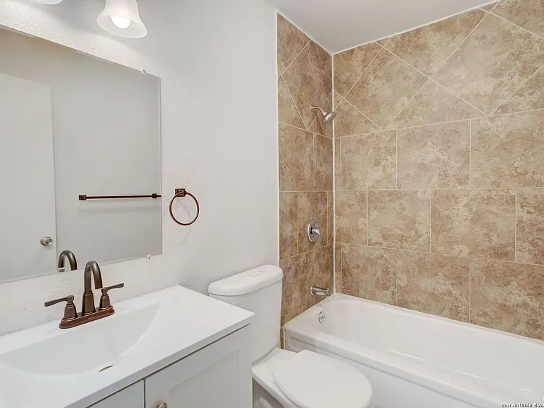 1622 Gorman St — Photo 10