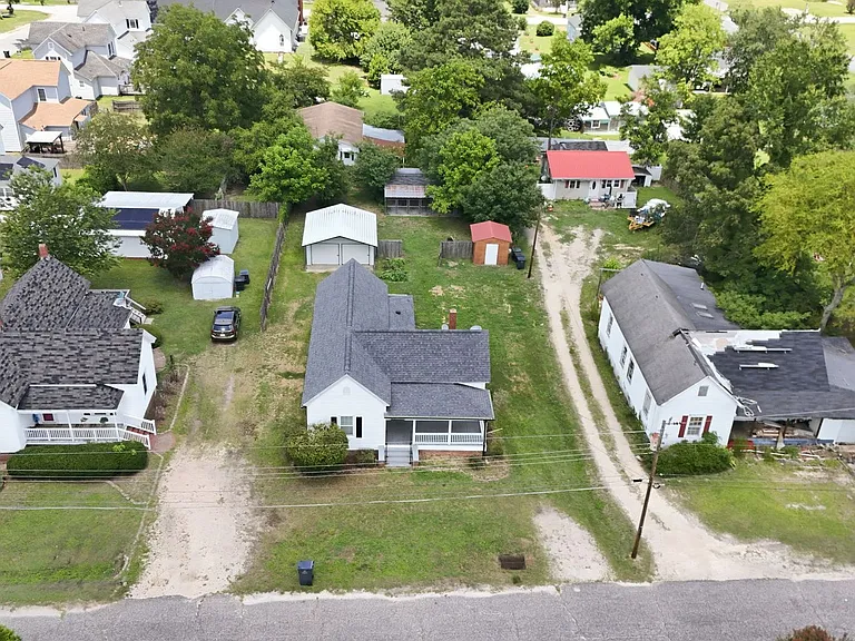 204 E H St — Photo 28