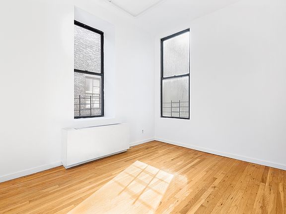 3rd image of 17 E 13th St