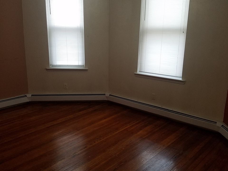 Sunny spacious living room