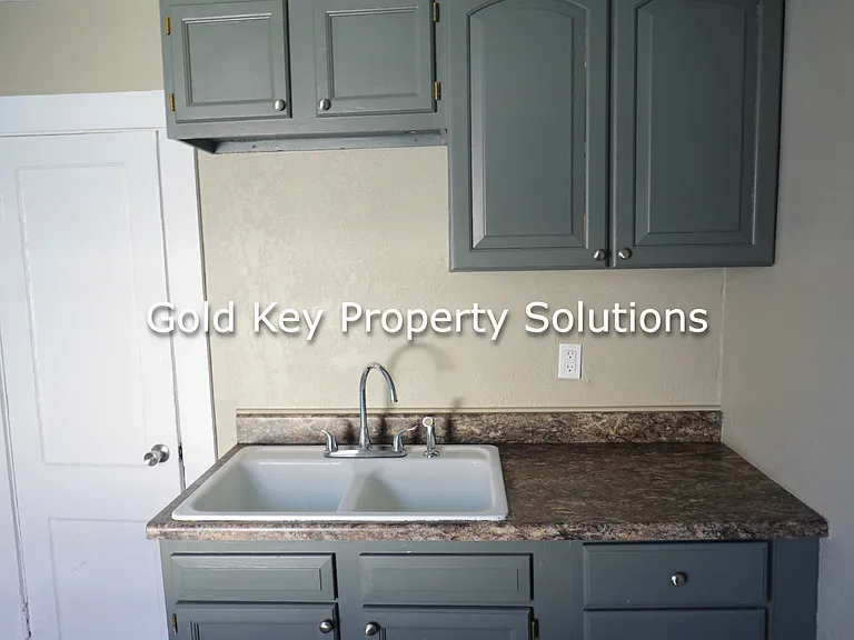 2233 E Lynn Street — Photo 24