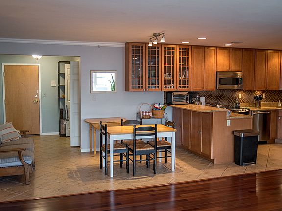 Dinning Area & Kitchen