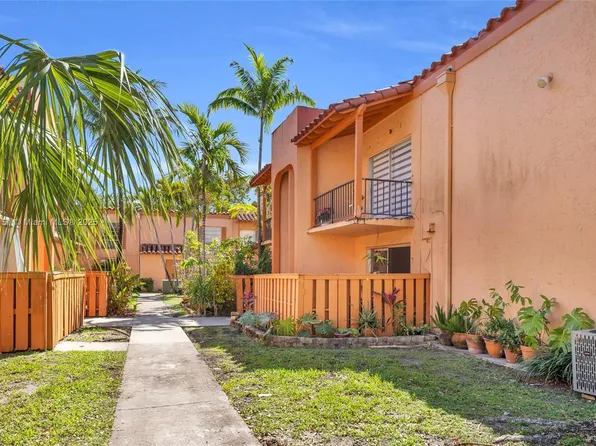 7115 Miami Lakes Dr APT N28, Hialeah, FL 33014