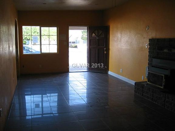 4th image of 901 Betty Ln