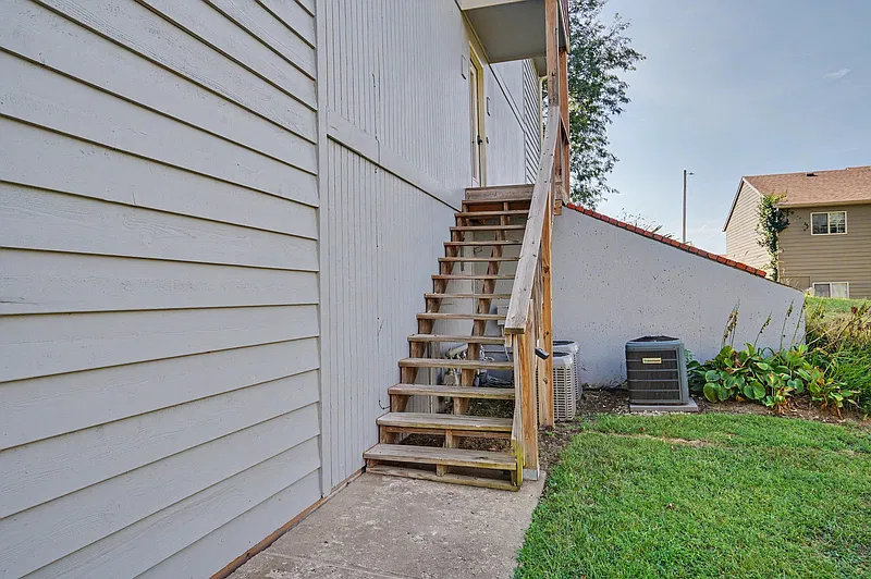 2901 University Dr E