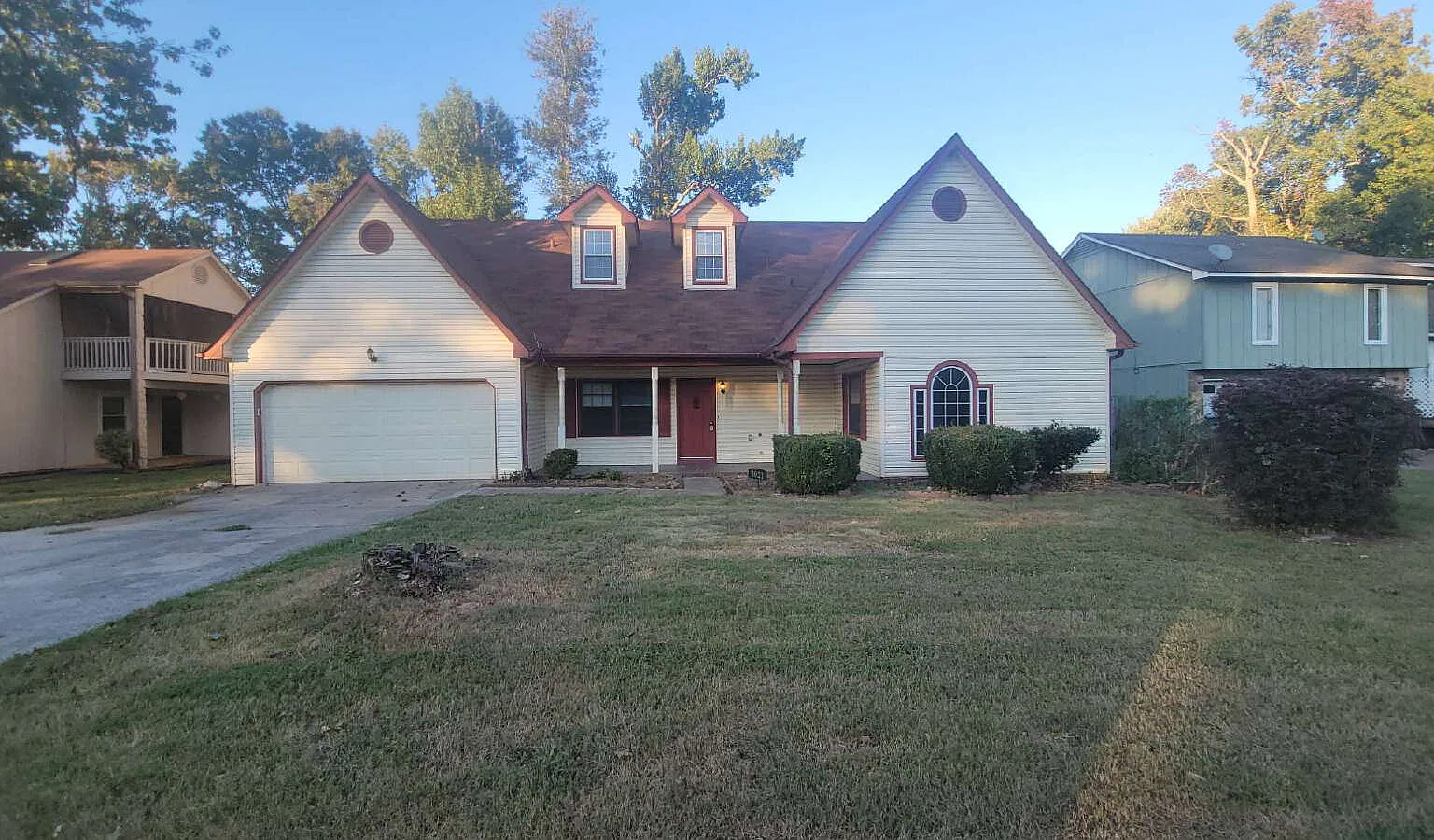 4 bed, 2.0 bath, 2307 sqft, $1,899 — Photo 1