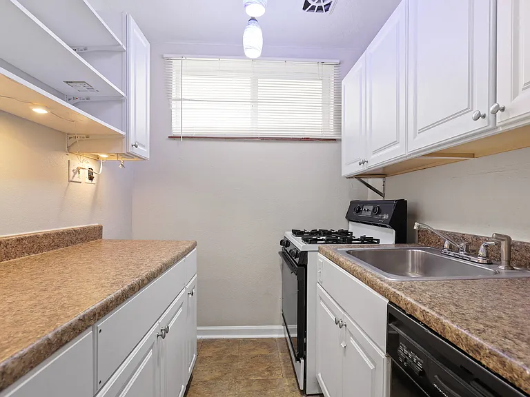 Race Street Apartments — Photo 38