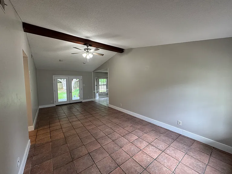 1160 Abilene Dr W — Photo 2