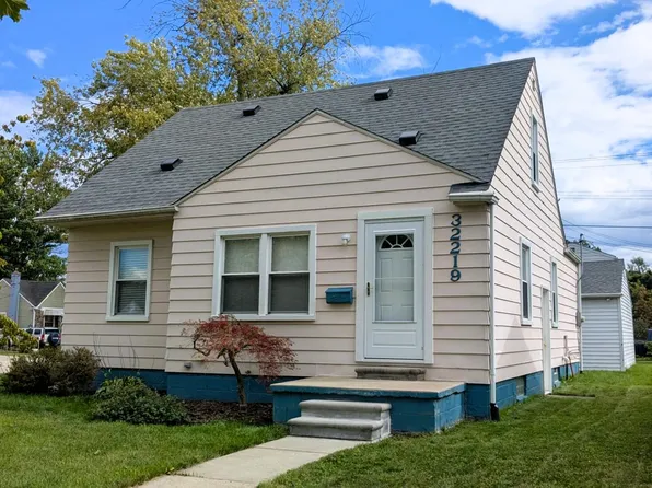 32219 Carlisle Pkwy, Wayne, MI 48184