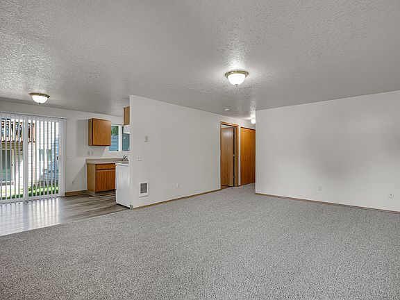 4th image of 12509 SE Foster Rd #15D