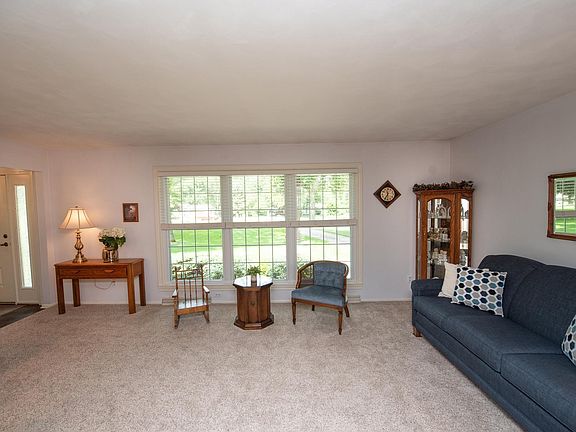 4th image of 4913 Hawthorne Ridge Dr